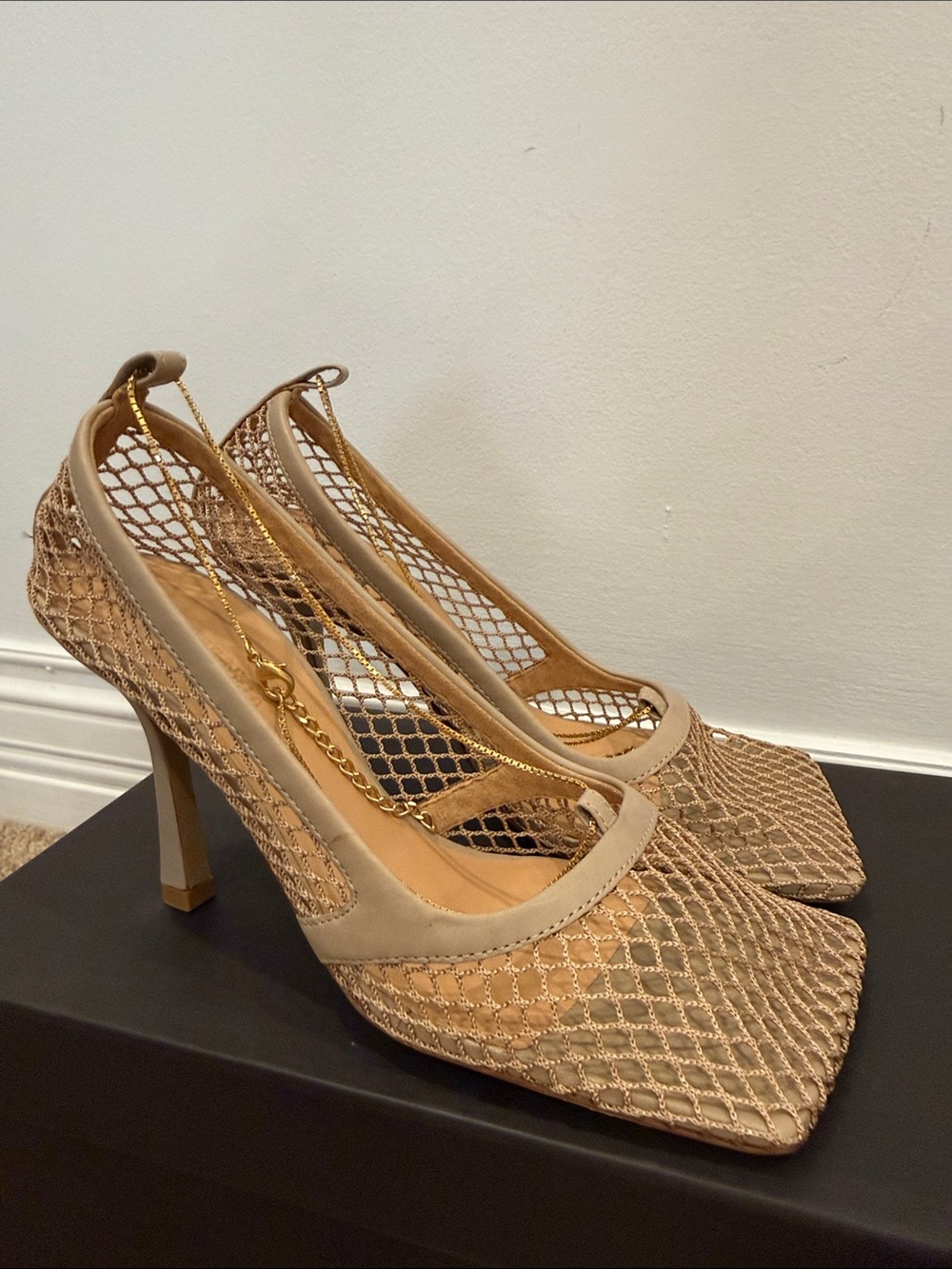 ottega Veneta Mesh Pumps Nude Gold Chain Size EU 36.5 Fits 37 Brand New